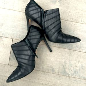 Italian leather black booties w stiletto heels & amazing stitching 💎 US8 $40